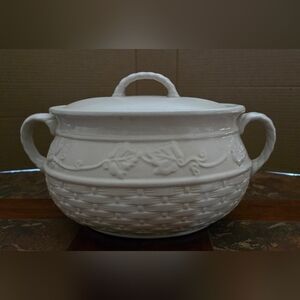 Elegant White Ceramic Soup Tureen/Bean Pot